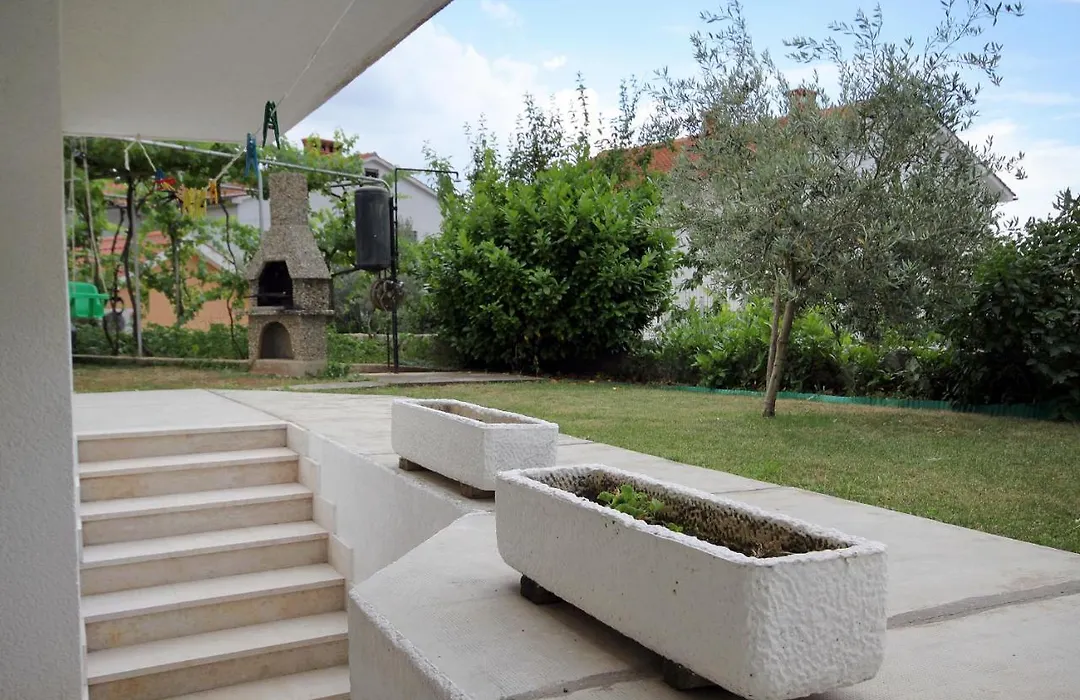 Apartments And Rooms With Parking Space Krk - 5509-1